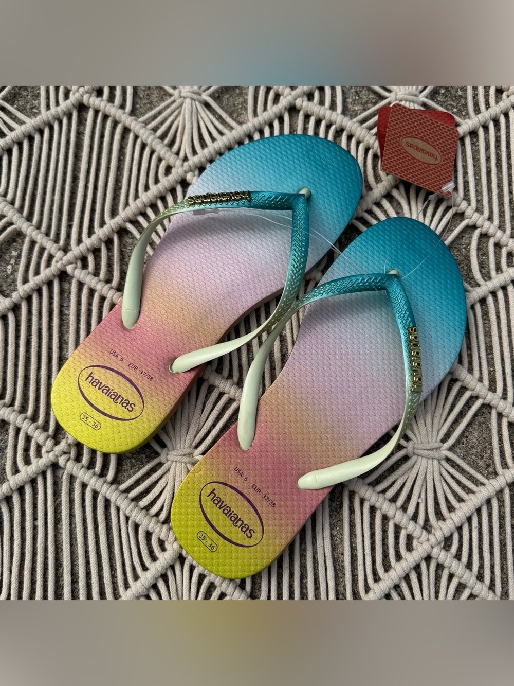 NWT Havaianas Rainbow Flip Flops Women’s Size 6 - Picture 2 of 5